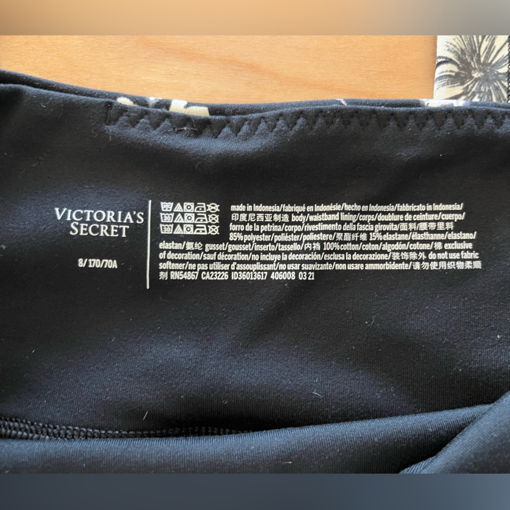 Victoria’s Secret leggings - Picture 3 of 5